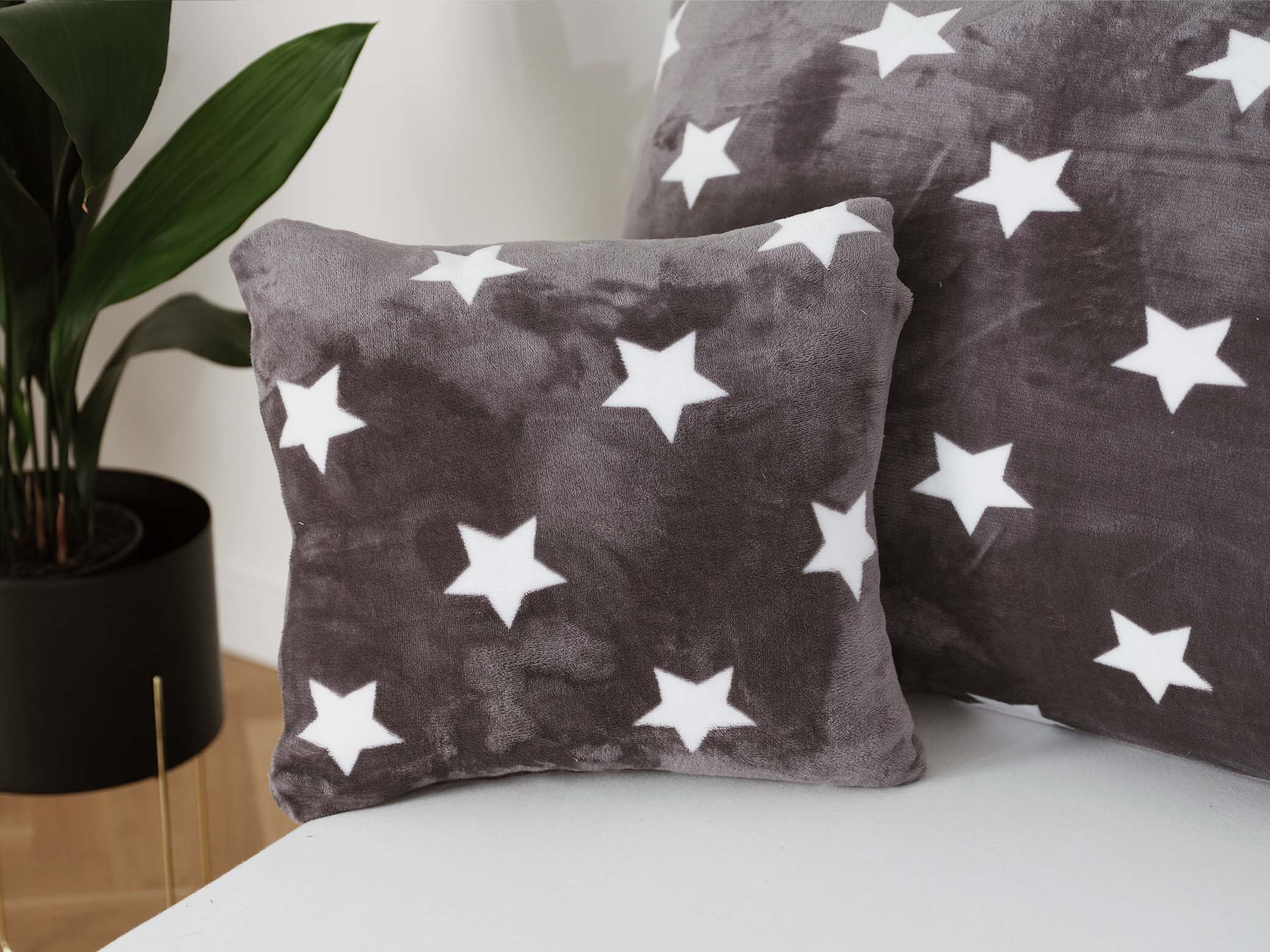 Obliečka na vankúšik mikroplyš 40 × 40 cm Estrelas MKLozkoviny sk Obliečka na vankúšik mikroplyš 40 × 40 cm Estrelas MKLozkoviny sk
