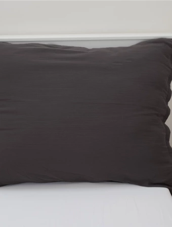 Mušelínová obliečka na vankúš 70 × 90 cm – Alexia sivé