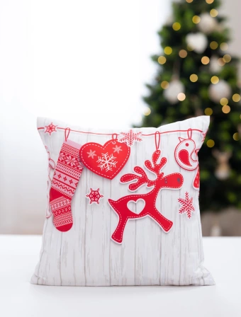 Vianočná obliečka na vankúšik 40 × 40 cm – Červené Ozdoby