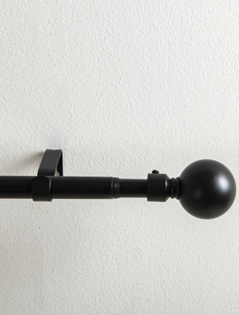 Garniža jednoradová Simone - matná čierna 120 - 210 cm