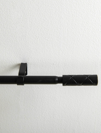Garniža jednoradová Roberto - matná čierna 120 - 210 cm