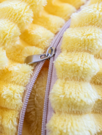Obliečka na vankúšik mikroplyš 45 × 45 cm - Axel žltý