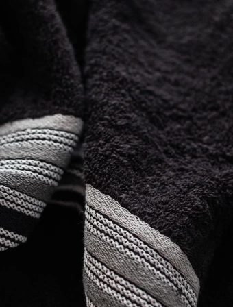 Froté uterák 50 × 100 cm ‒ Dario černý