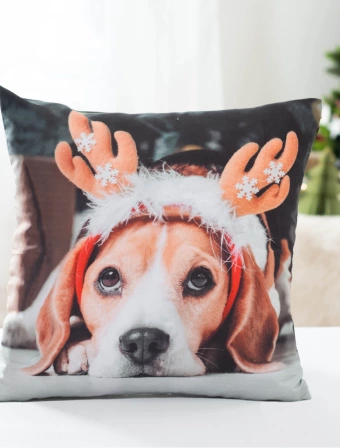 Vianočná obliečka na vankúšik 40 × 40 cm – Psík Beagle
