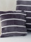 Povlak na polštářek mikroplyš 40 × 40 cm – Kamala tmavě šedá