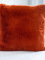 Vankúš z umelej kožušiny Alessio 50 × 50 cm – oranžová